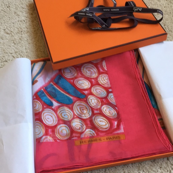 ***SOLD*** AUTH Hermès 90cm 100% Silk Mousseline - Picture 7 of 7